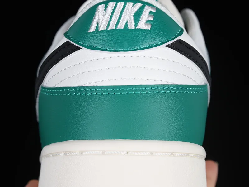 All Categories Nk SB Dunk Series Nk SB Dunk Low Low-top Sneakers #ZG Version Nk SB Dunk Low "Lottery" Heineken Color SB Smashing Backboard Fashion Casual Sneakers DR9654-100